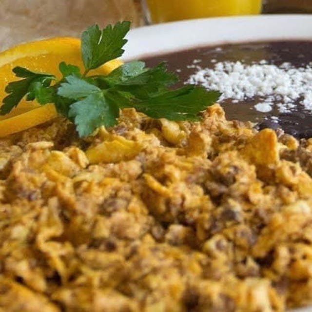 Huevo Con Chorizo.
